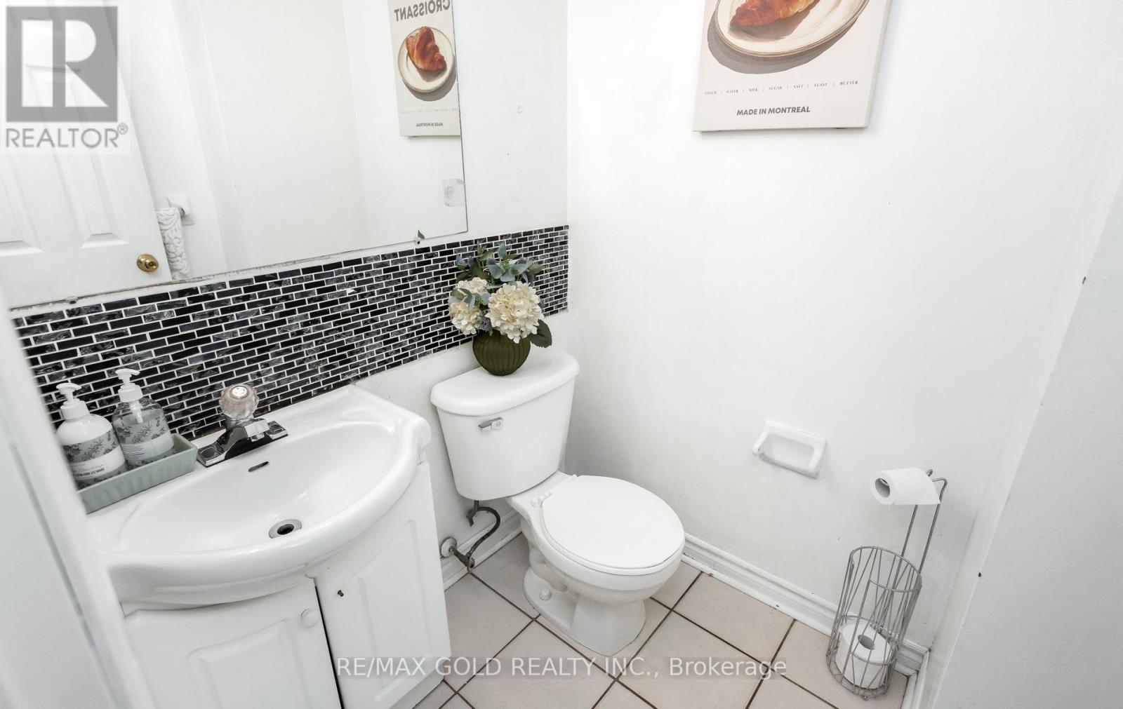 #37 800 DUNDAS STREET W - 18