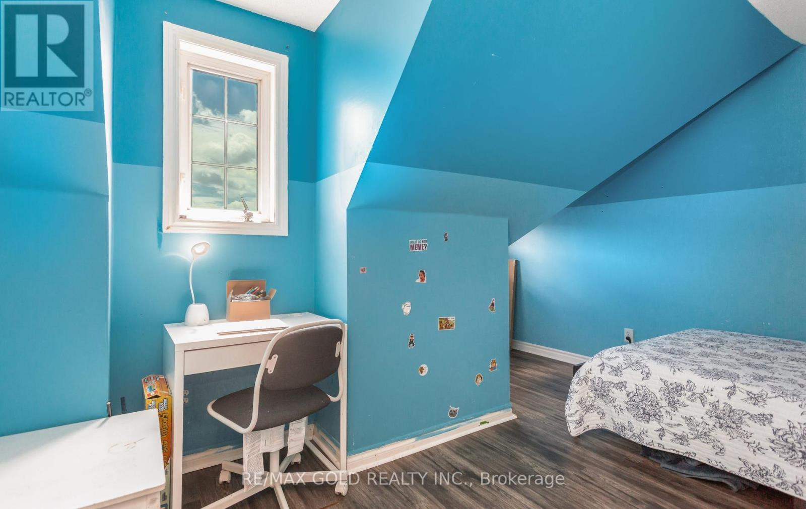 #37 800 DUNDAS STREET W - 37