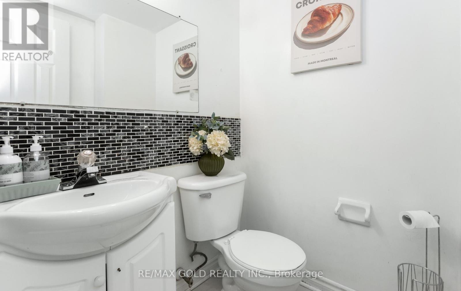 #37 800 DUNDAS STREET W - 19