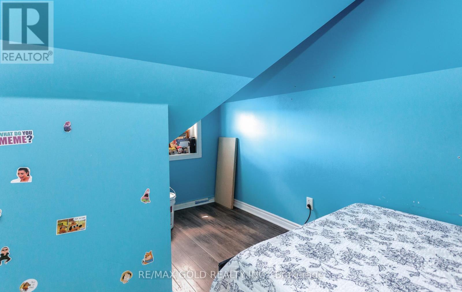 #37 800 DUNDAS STREET W - 39