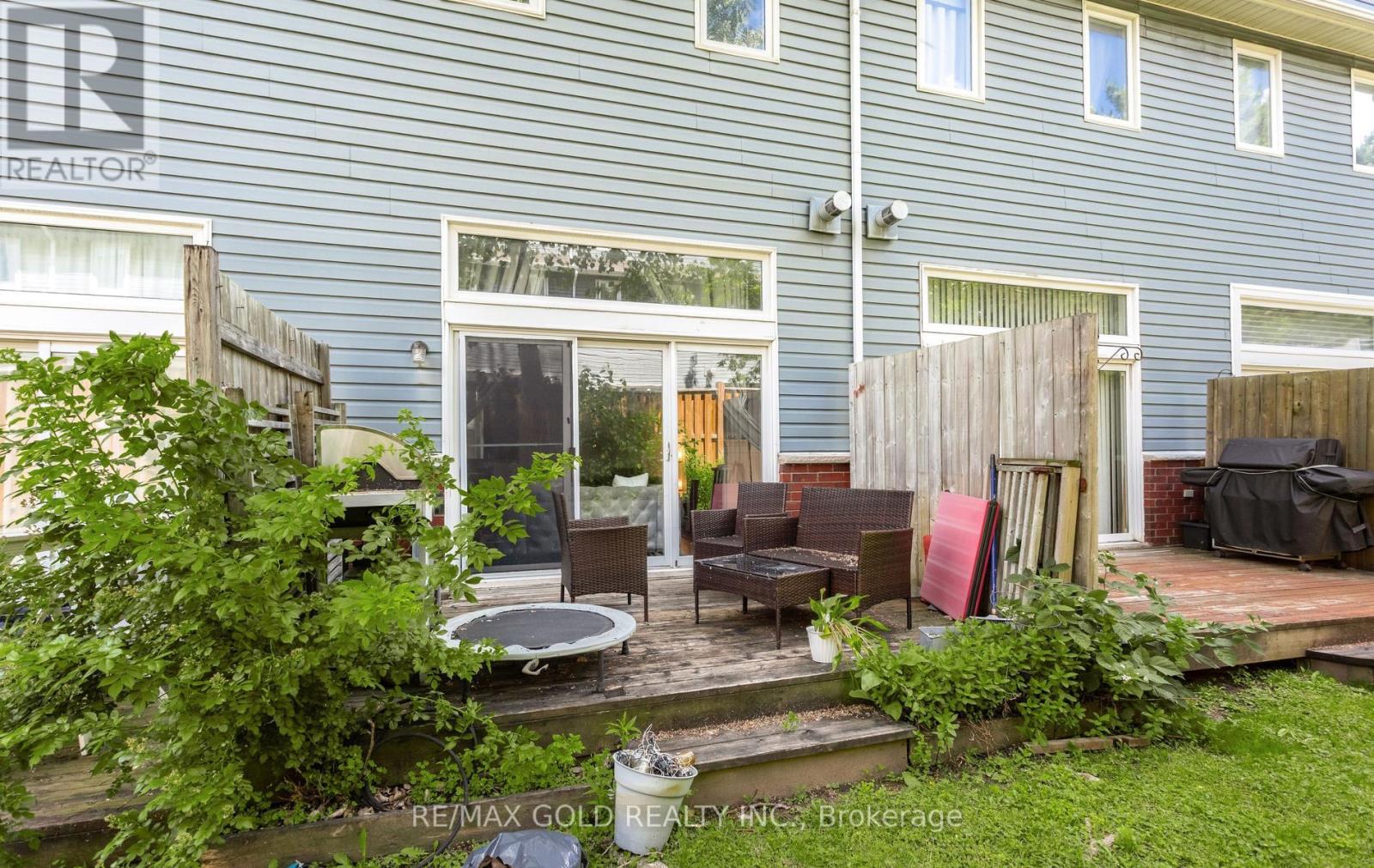 #37 800 DUNDAS STREET W - 46