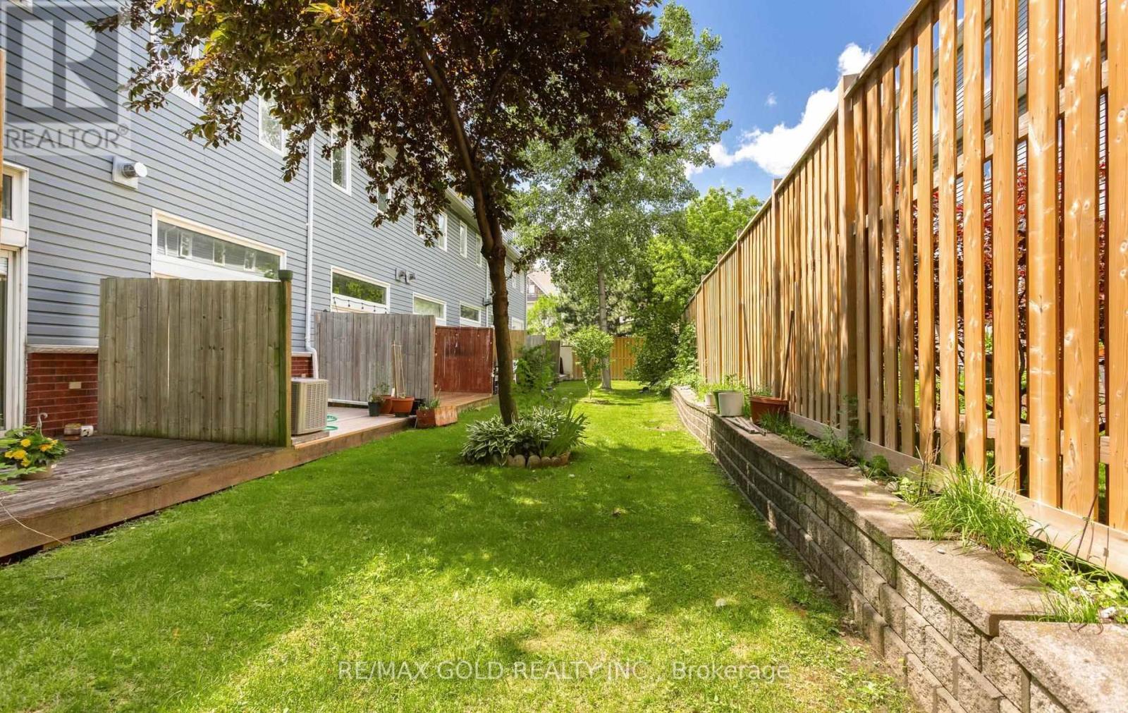 #37 800 DUNDAS STREET W - 47