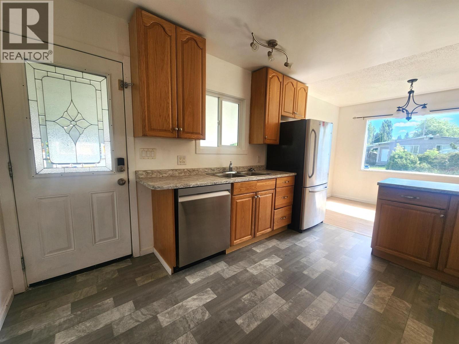2211 OAK STREET - 4