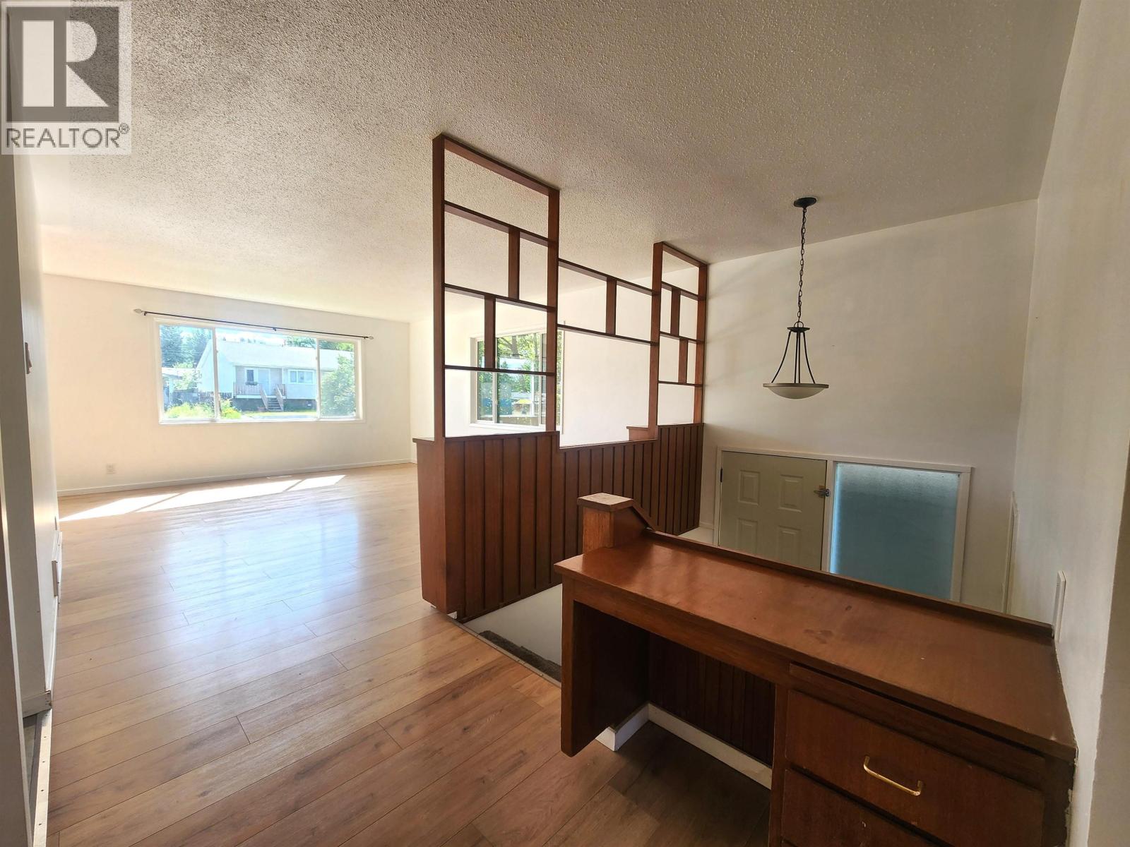 2211 OAK STREET - 10