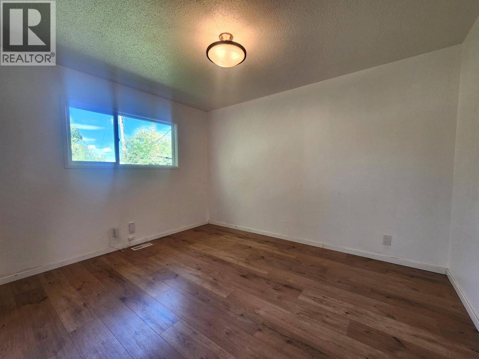 2211 OAK STREET - 11