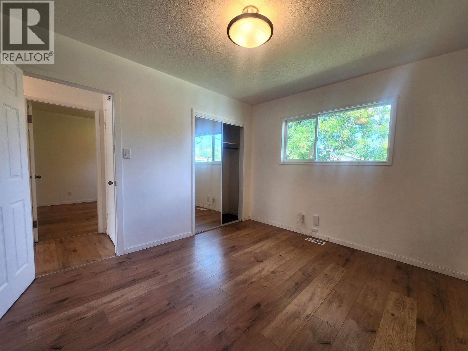 2211 OAK STREET - 12