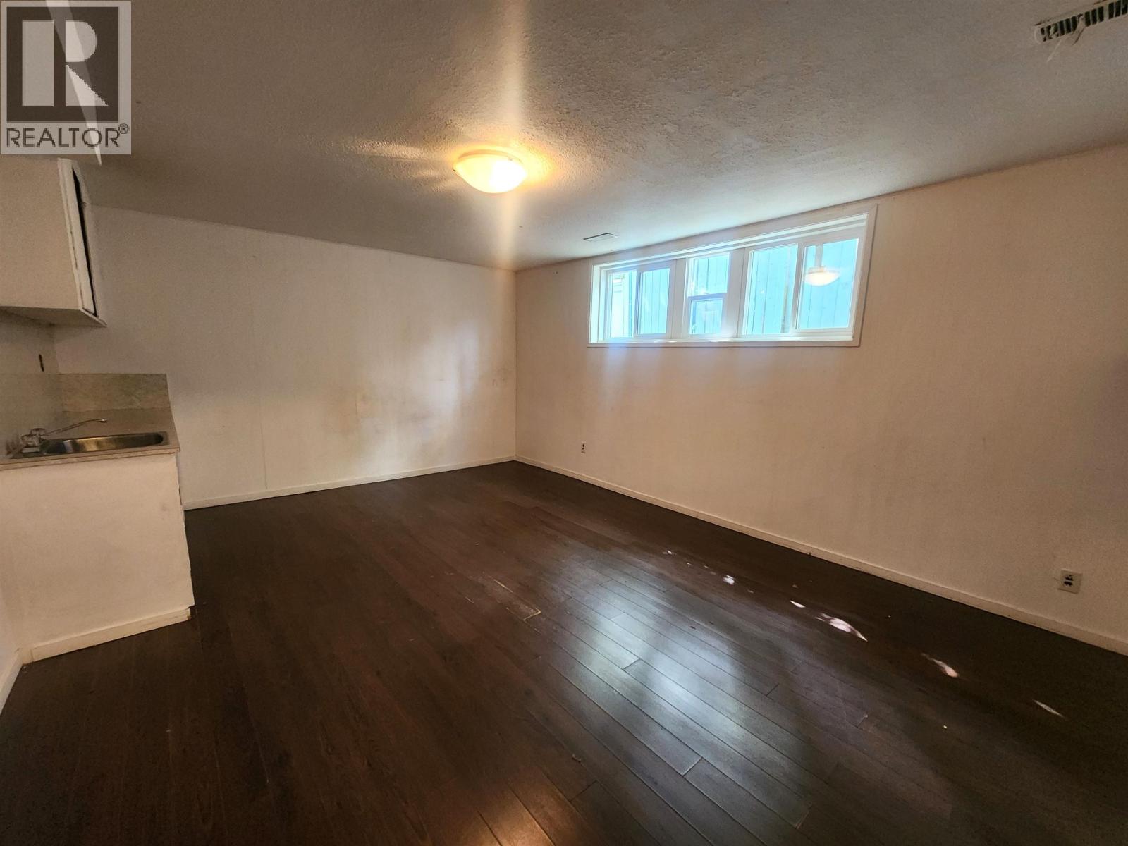 2211 OAK STREET - 19