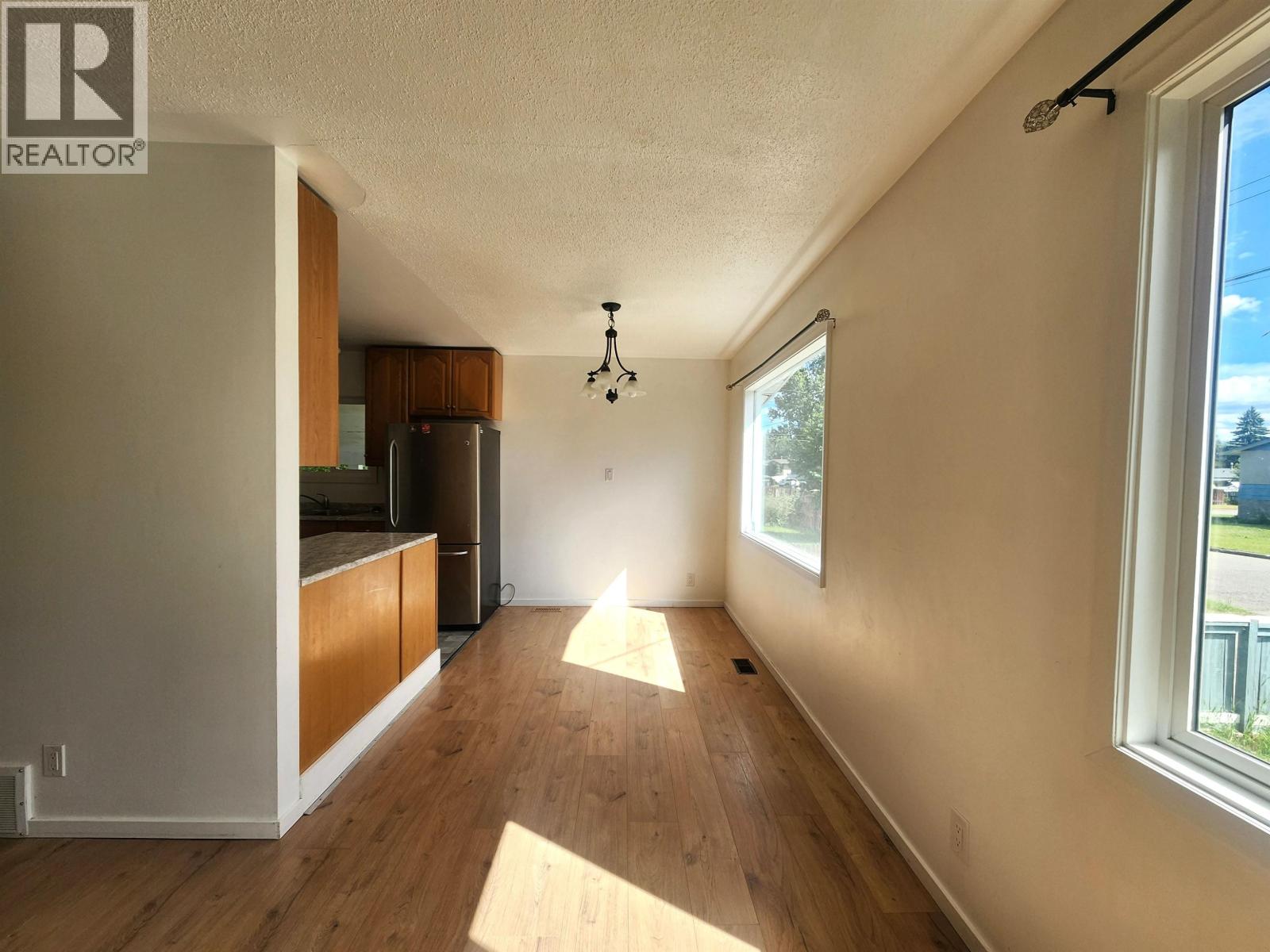 2211 OAK STREET - 7
