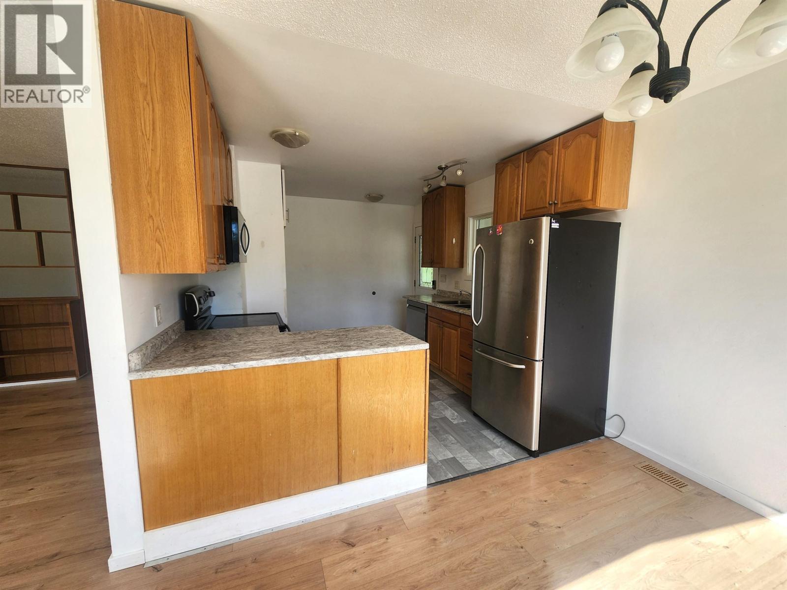 2211 OAK STREET - 6