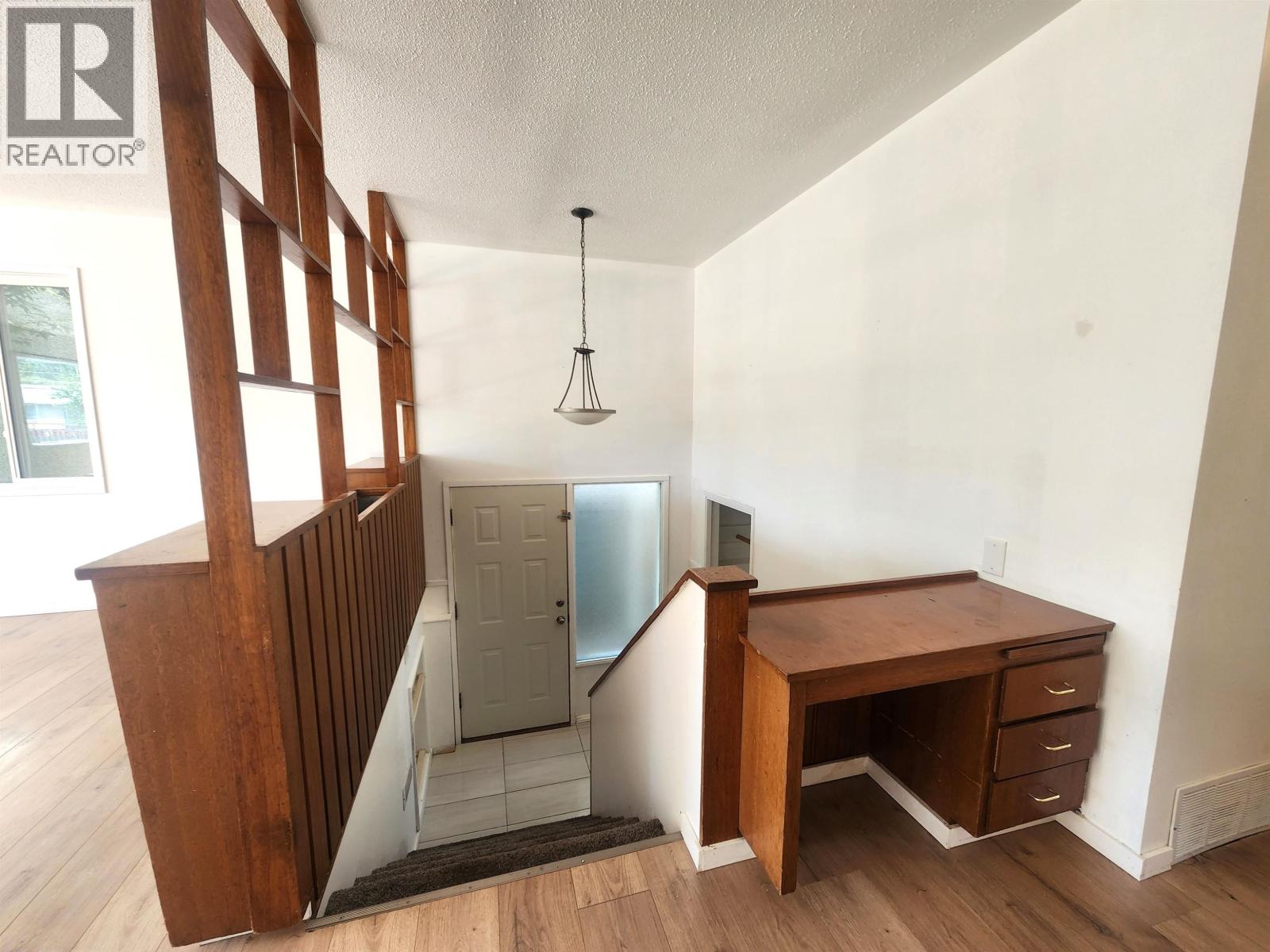 2211 OAK STREET - 15