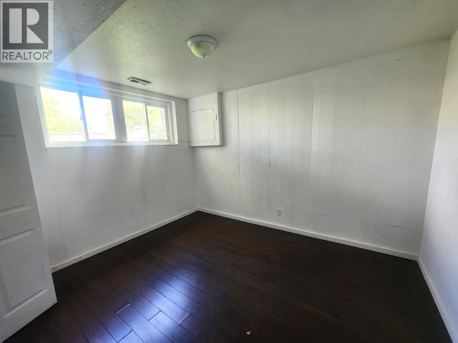 2211 OAK STREET - 16