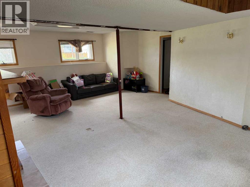 5311 50 Avenue - 13