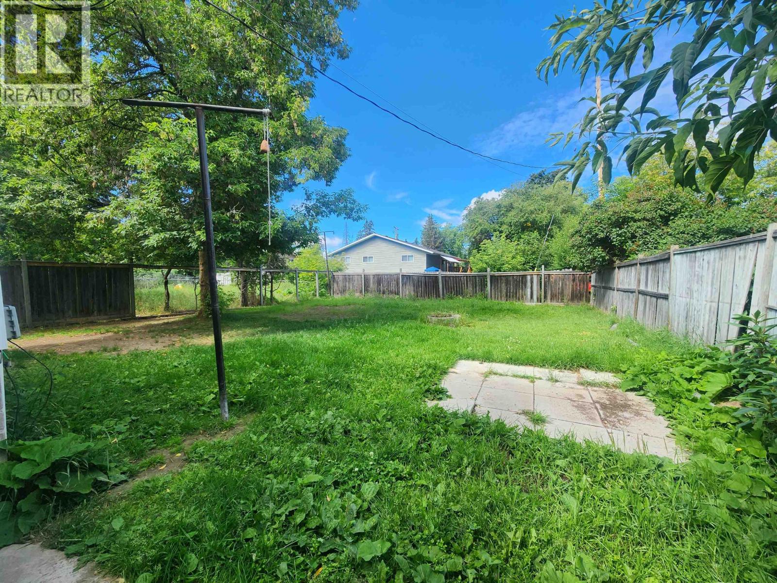 2211 OAK STREET - 21