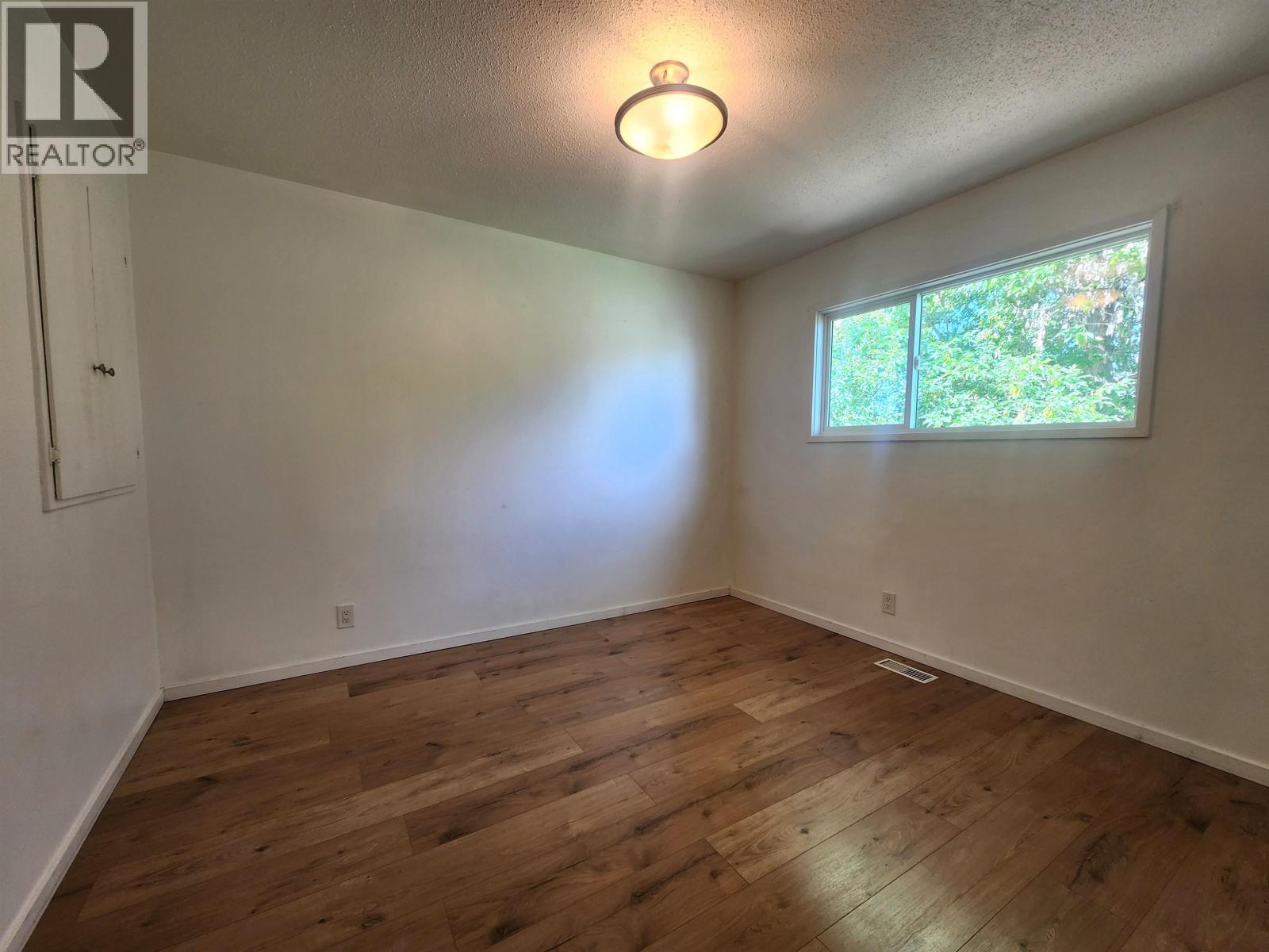 2211 OAK STREET - 13