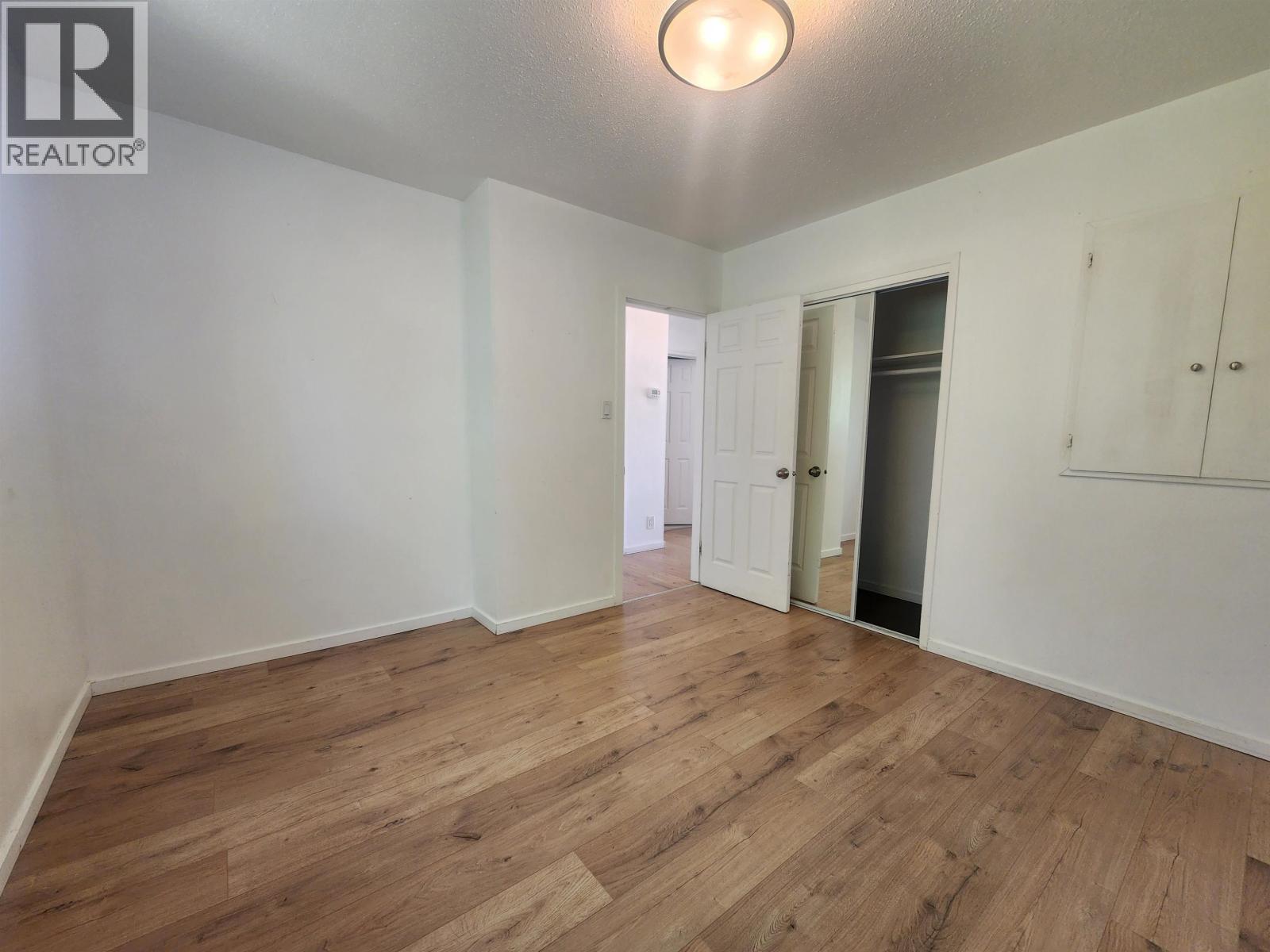 2211 OAK STREET - 14