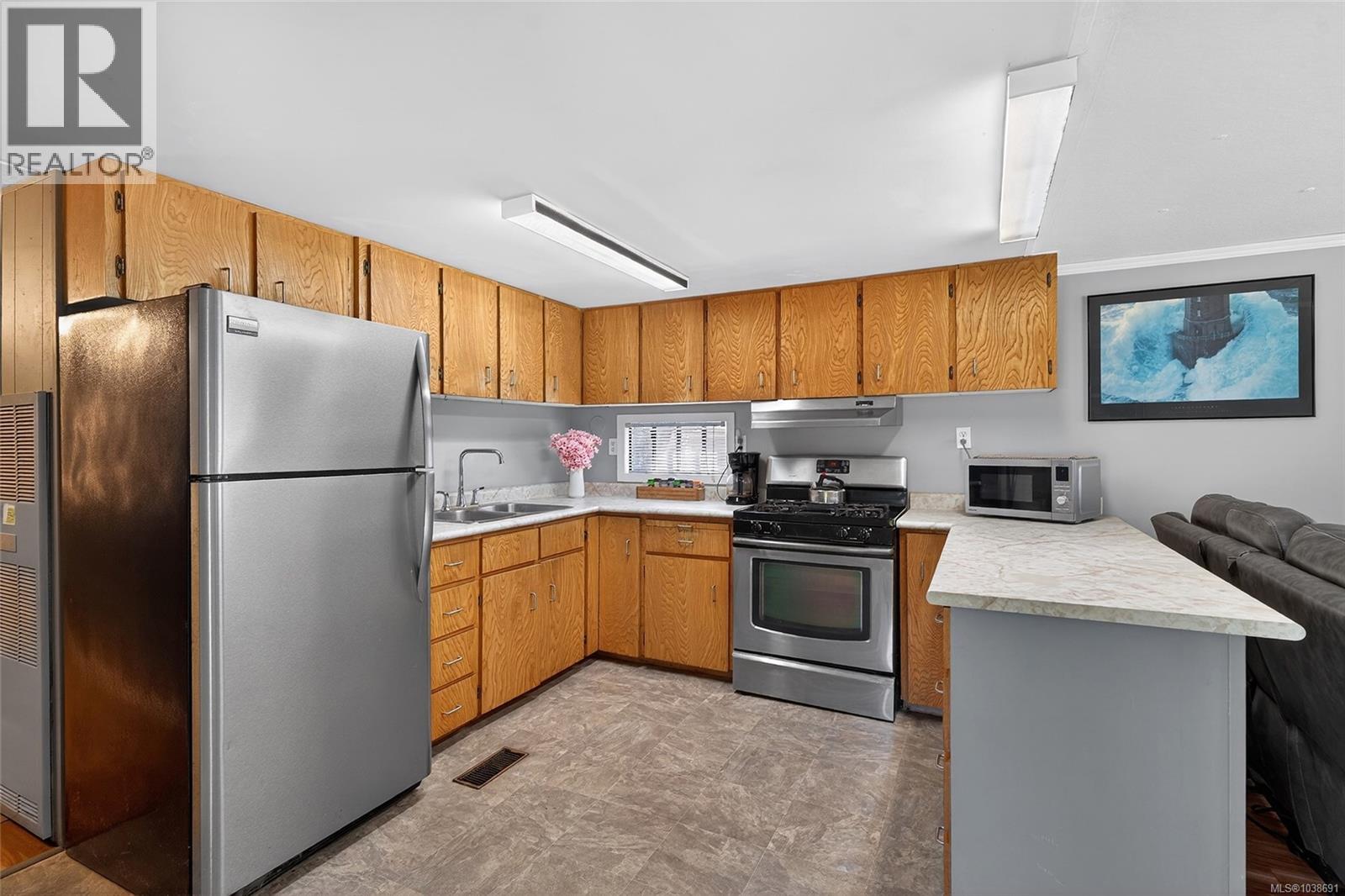 695 Barclay Cres N - 6