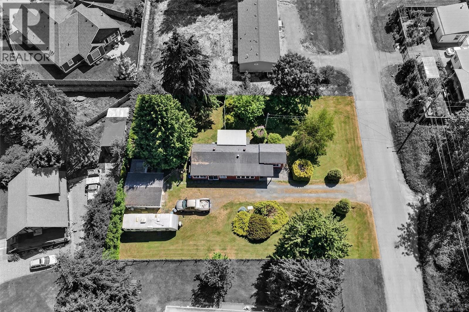 695 Barclay Cres N - 3