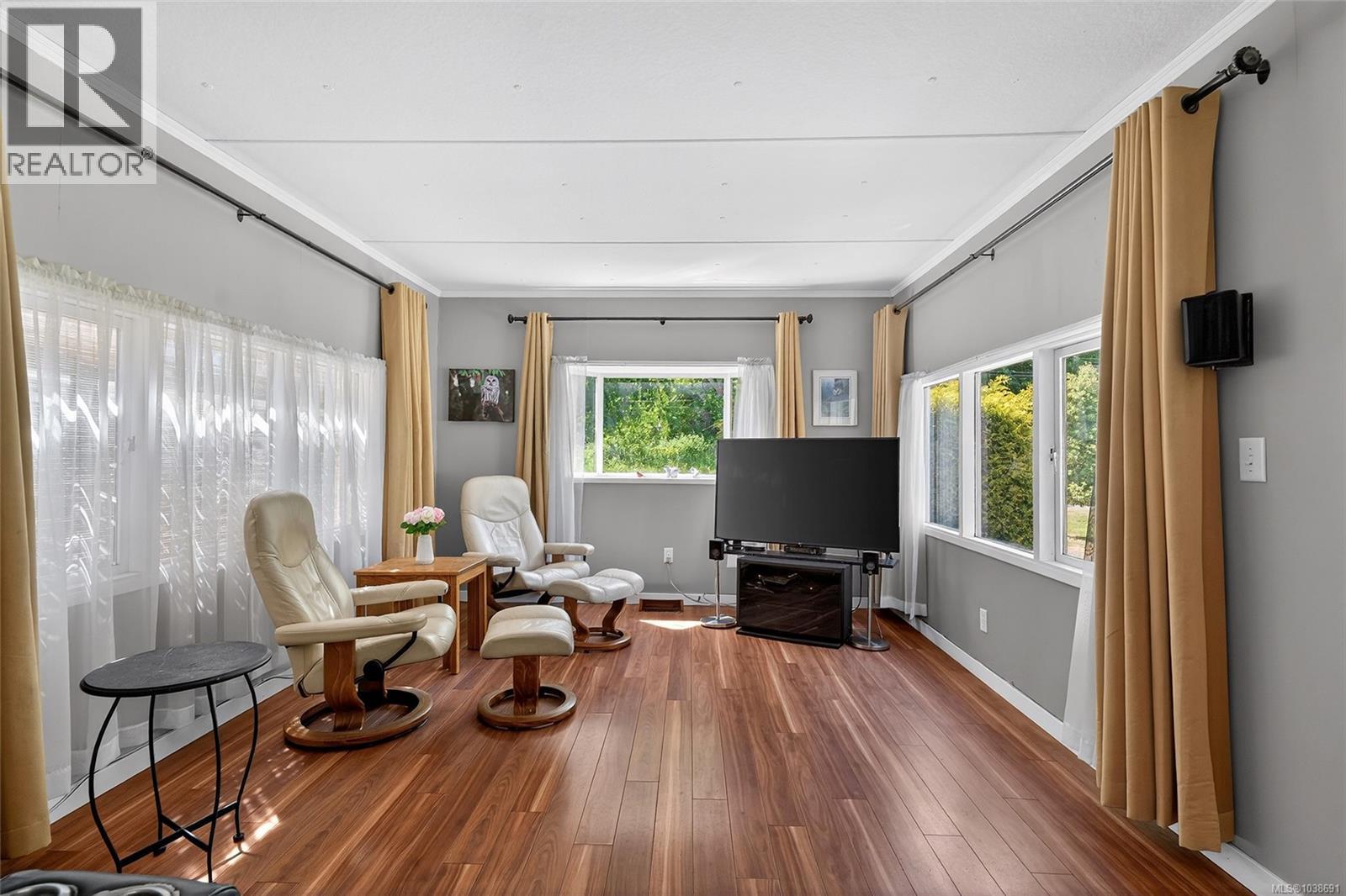 695 Barclay Cres N - 25