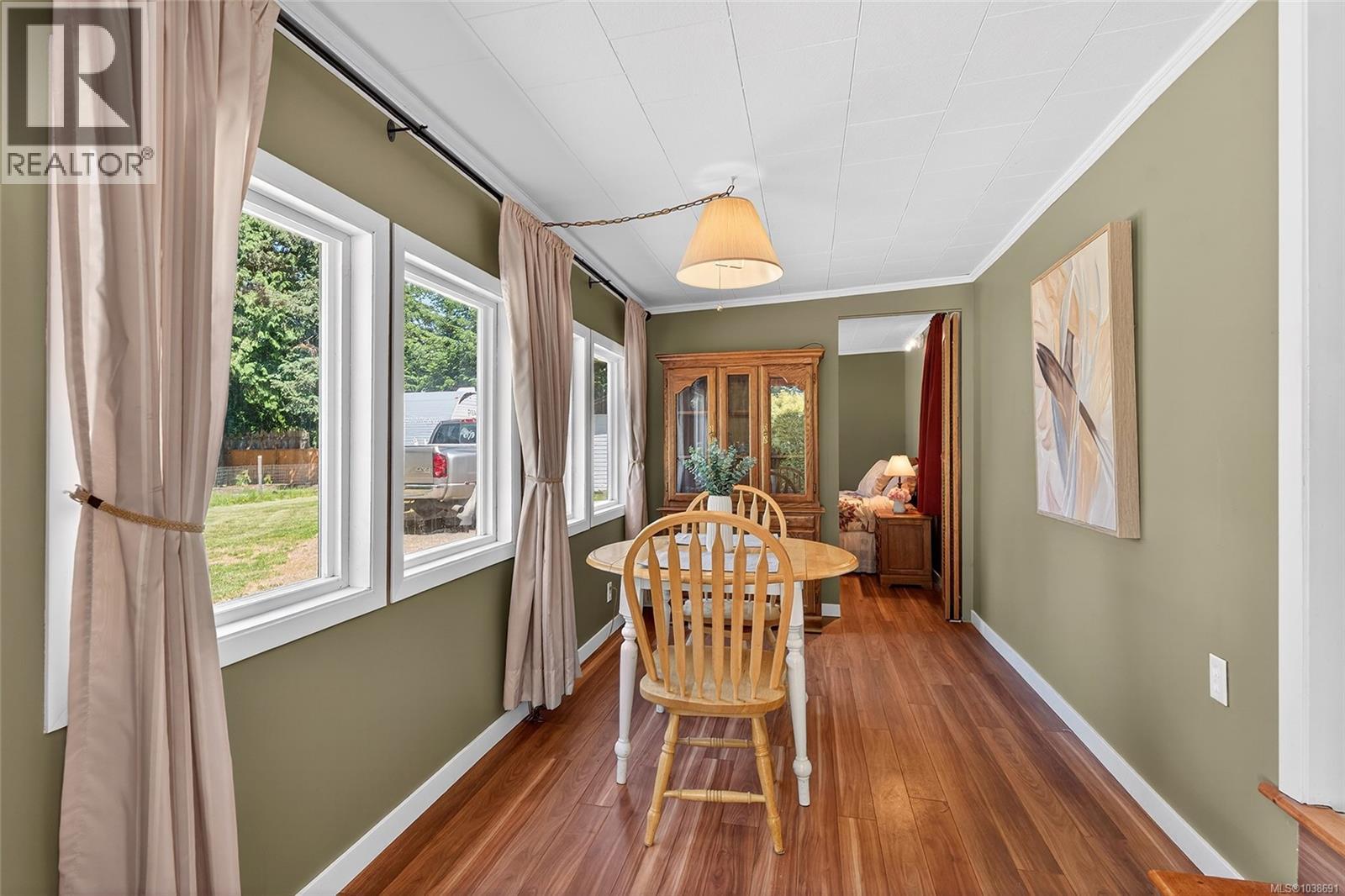 695 Barclay Cres N - 7