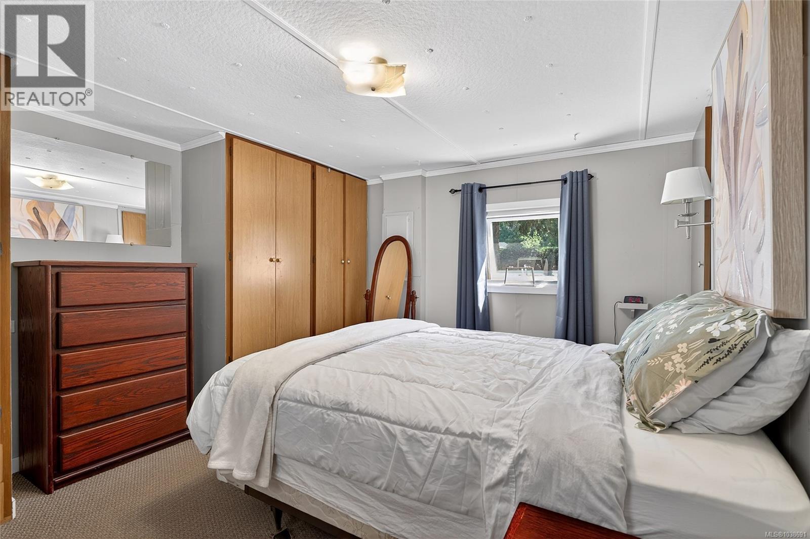 695 Barclay Cres N - 10