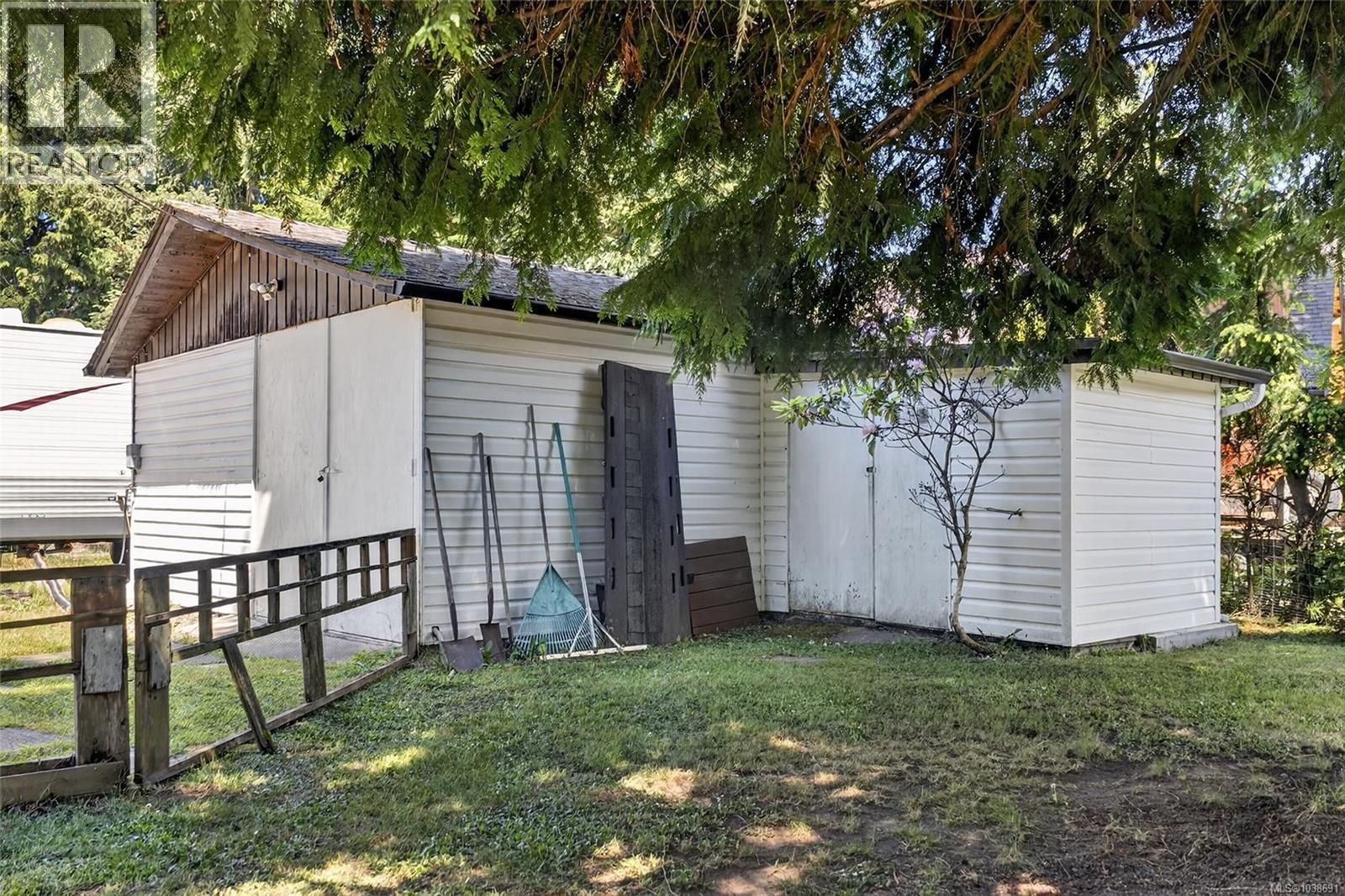 695 Barclay Cres N - 29