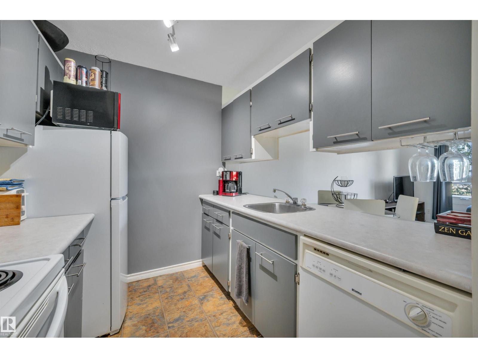 #204 12303 JASPER AV NW - 11