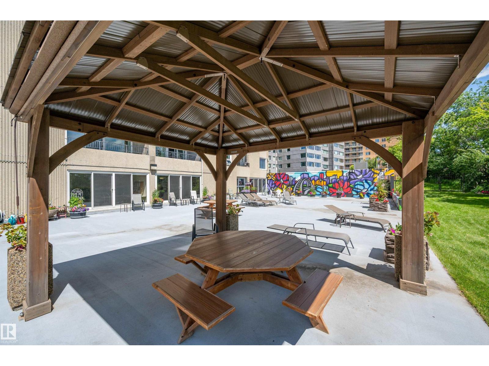 #204 12303 JASPER AV NW - 32