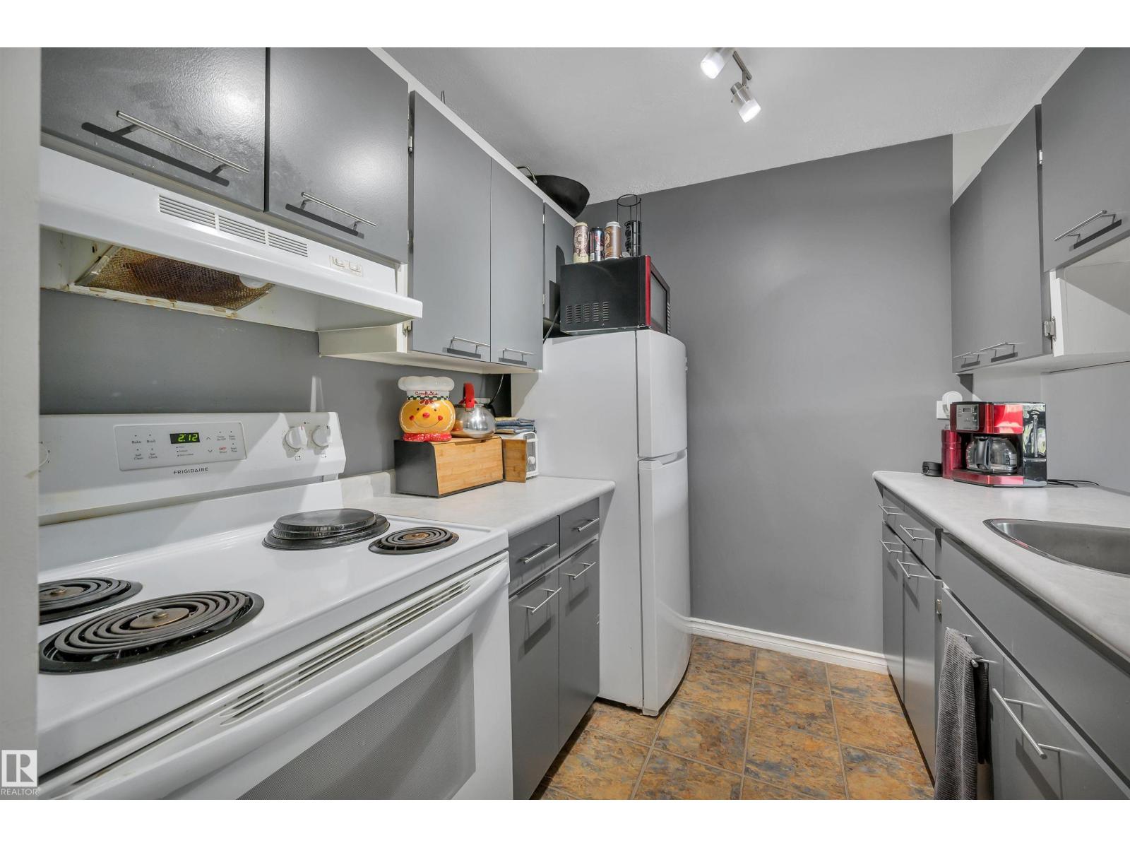 #204 12303 JASPER AV NW - 9