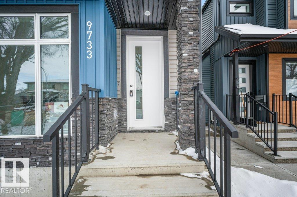 9733 153 ST NW - 2