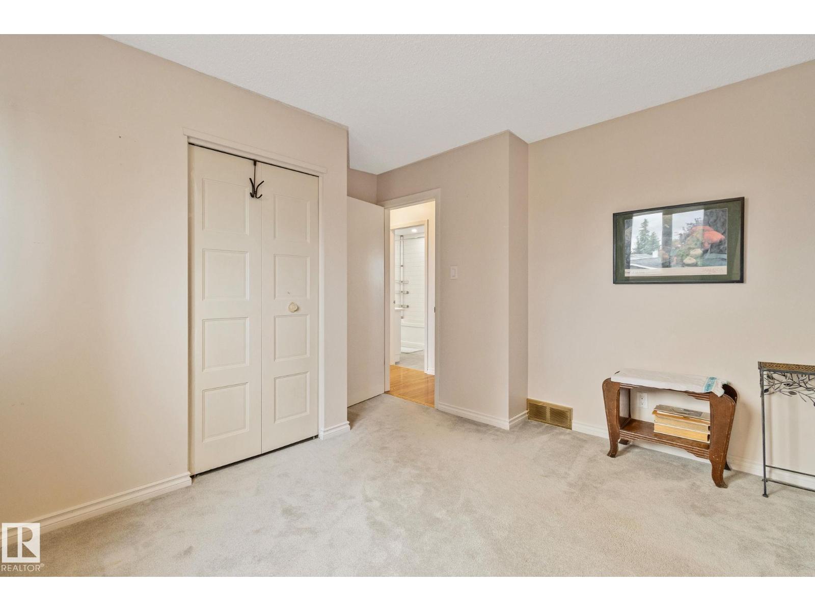 10715 33 AV NW - 15
