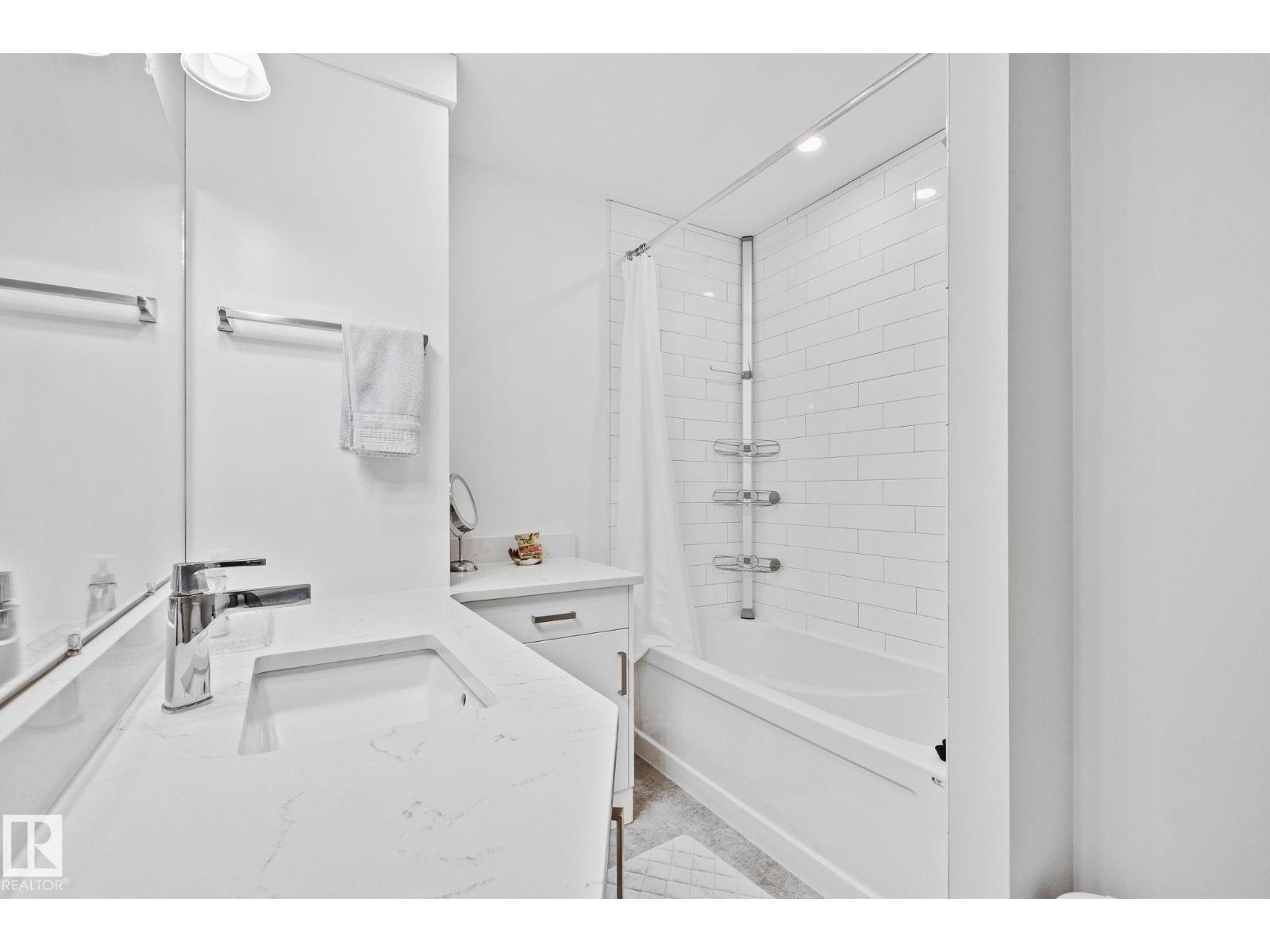 10715 33 AV NW - 18