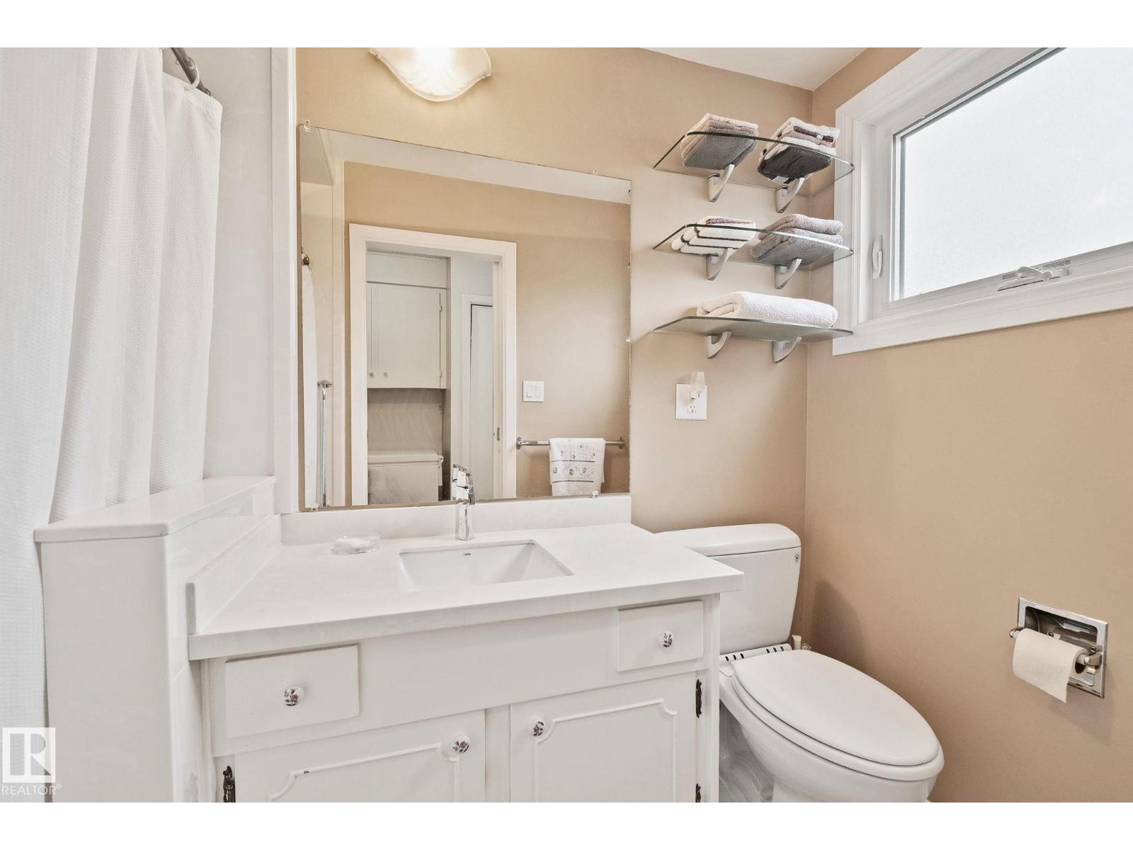 10715 33 AV NW - 23