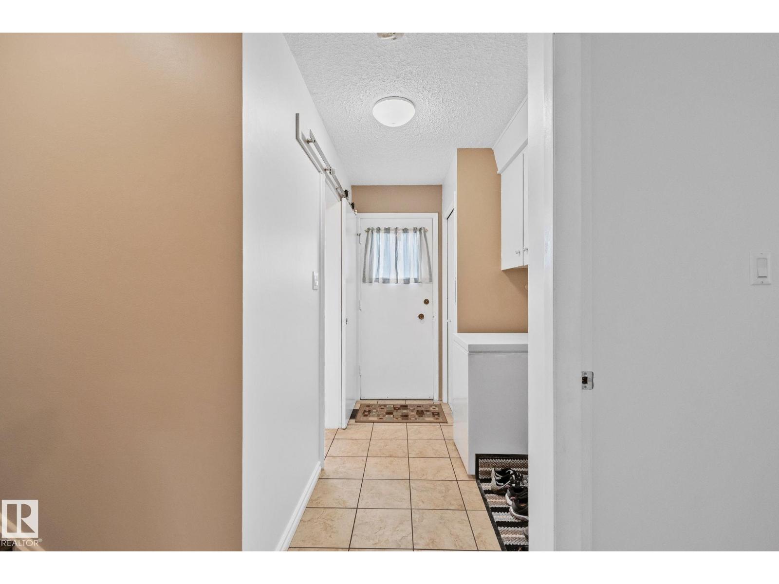 10715 33 AV NW - 30