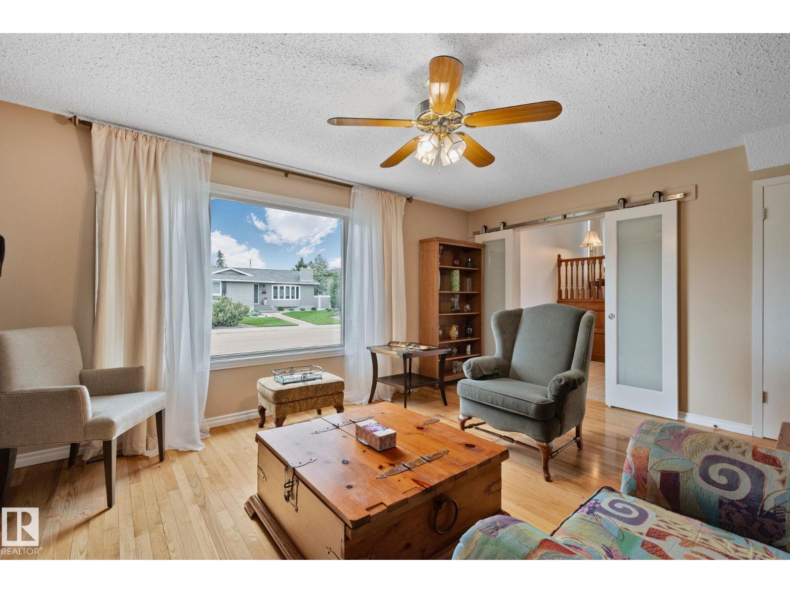10715 33 AV NW - 26