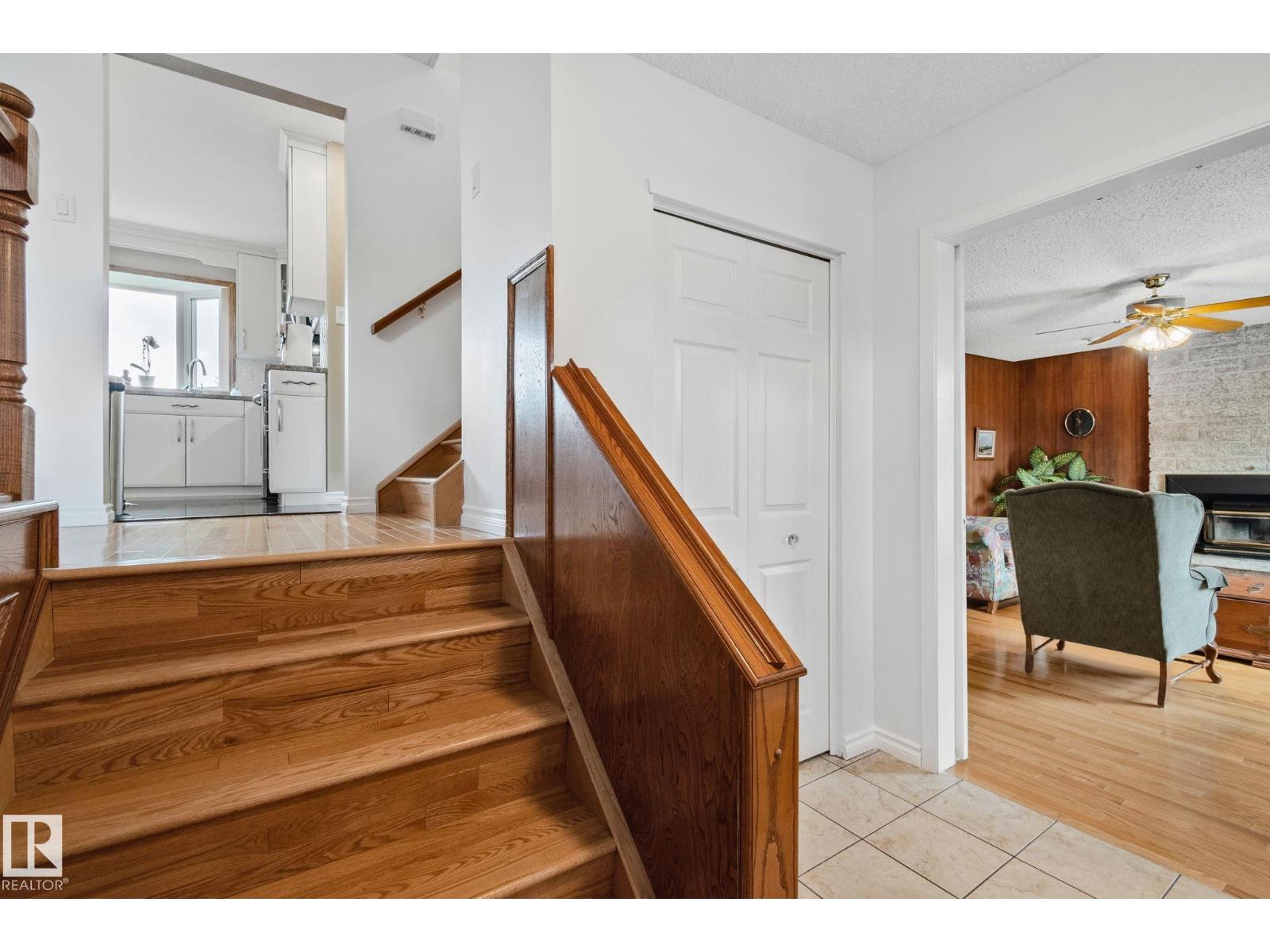 10715 33 AV NW - 3