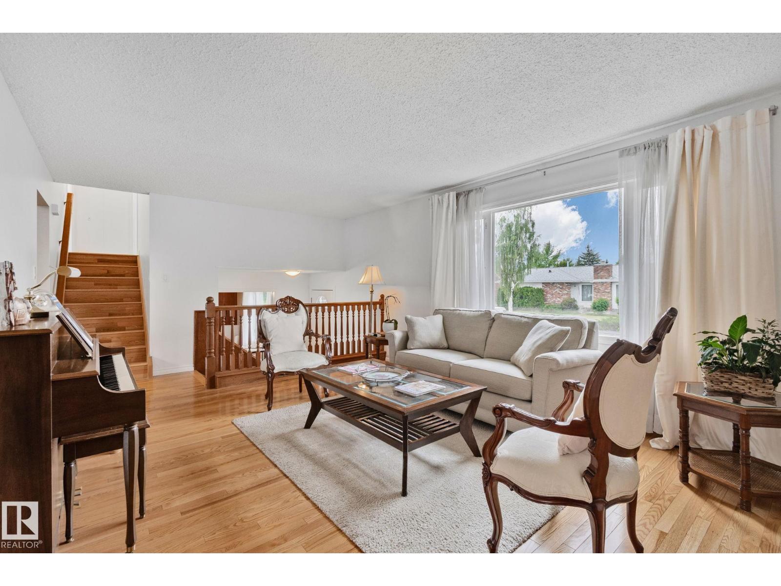 10715 33 AV NW - 5