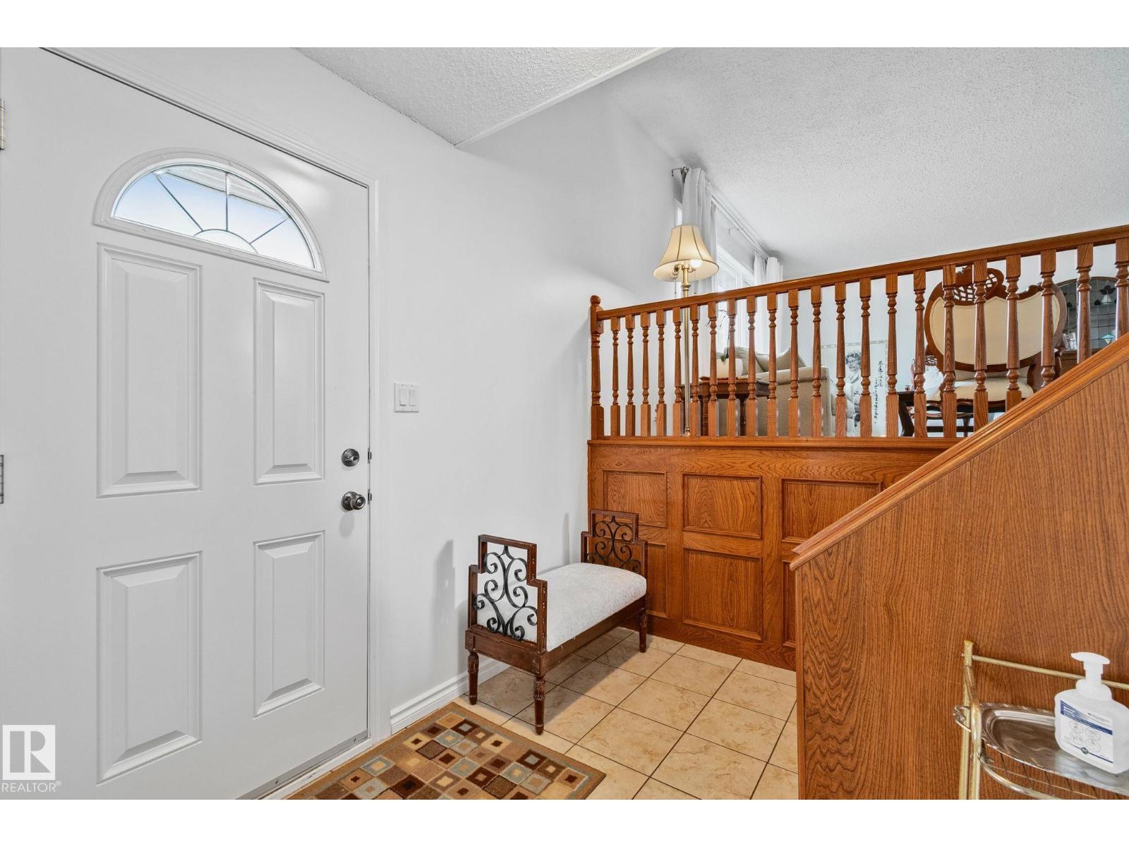 10715 33 AV NW - 2