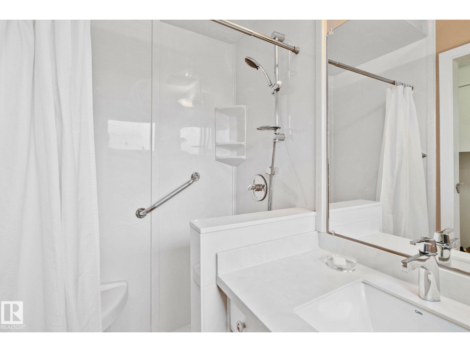 10715 33 AV NW - 24