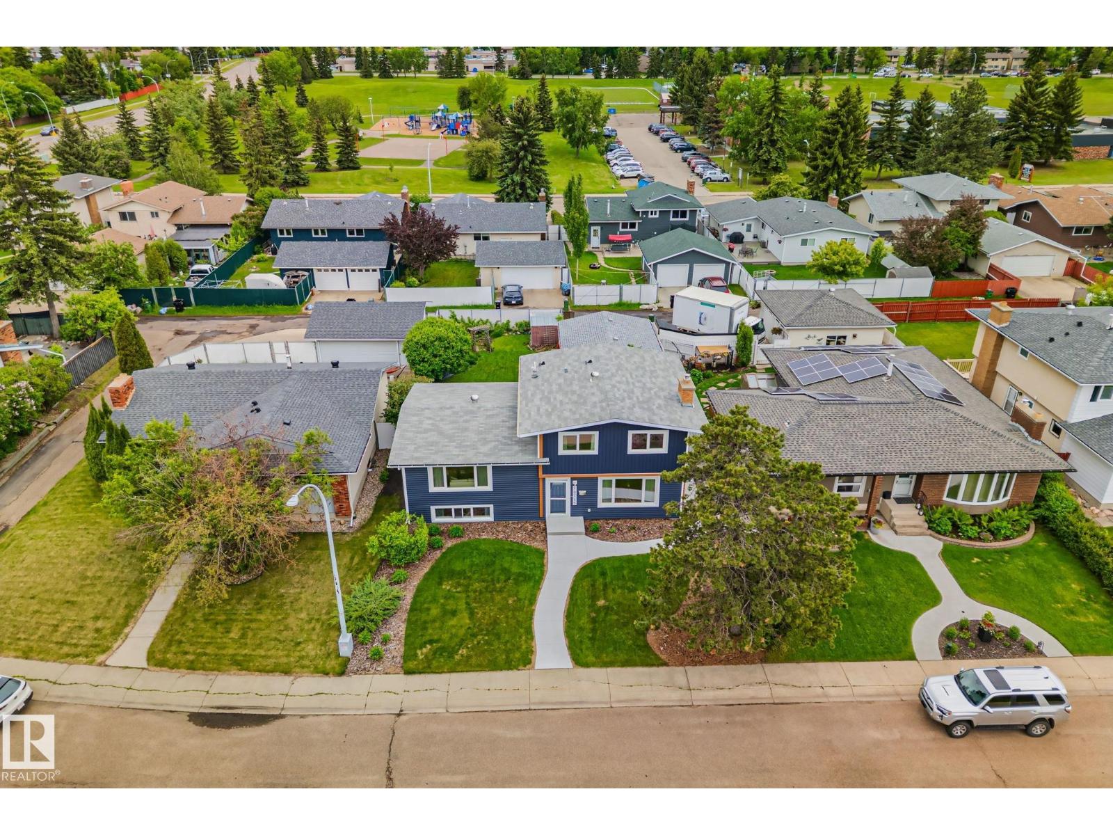 10715 33 AV NW - 37