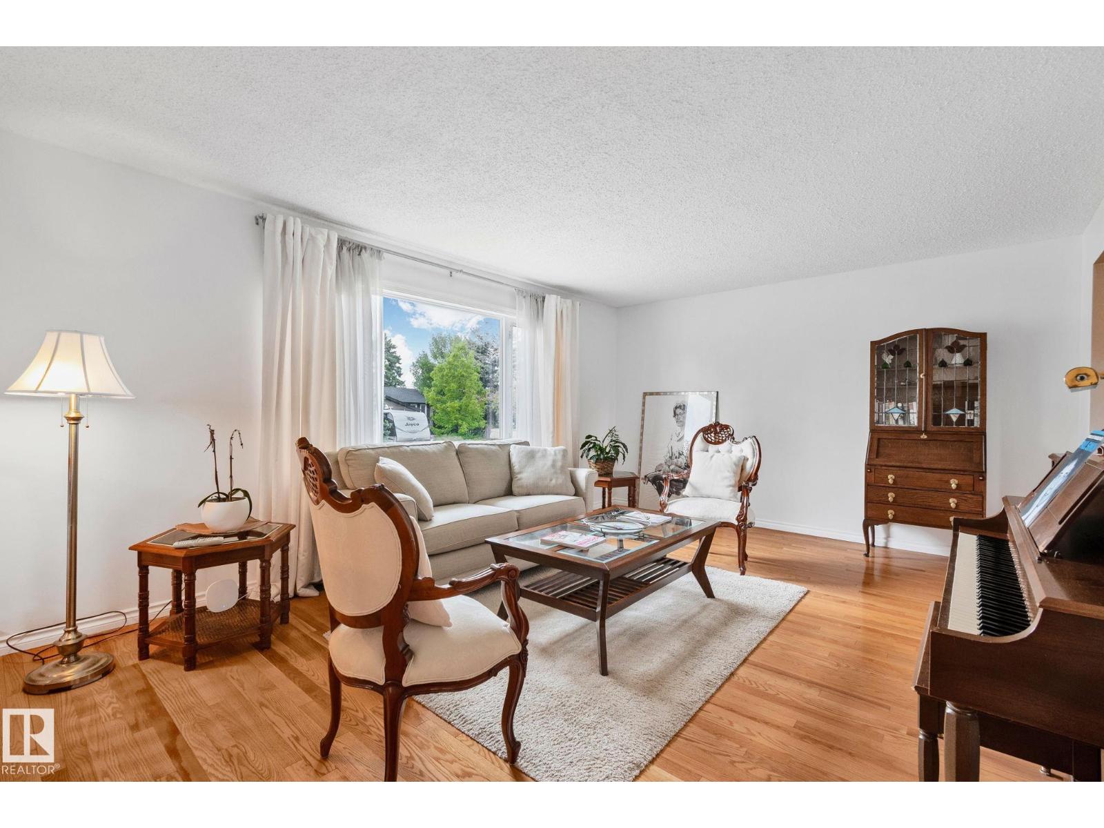 10715 33 AV NW - 4