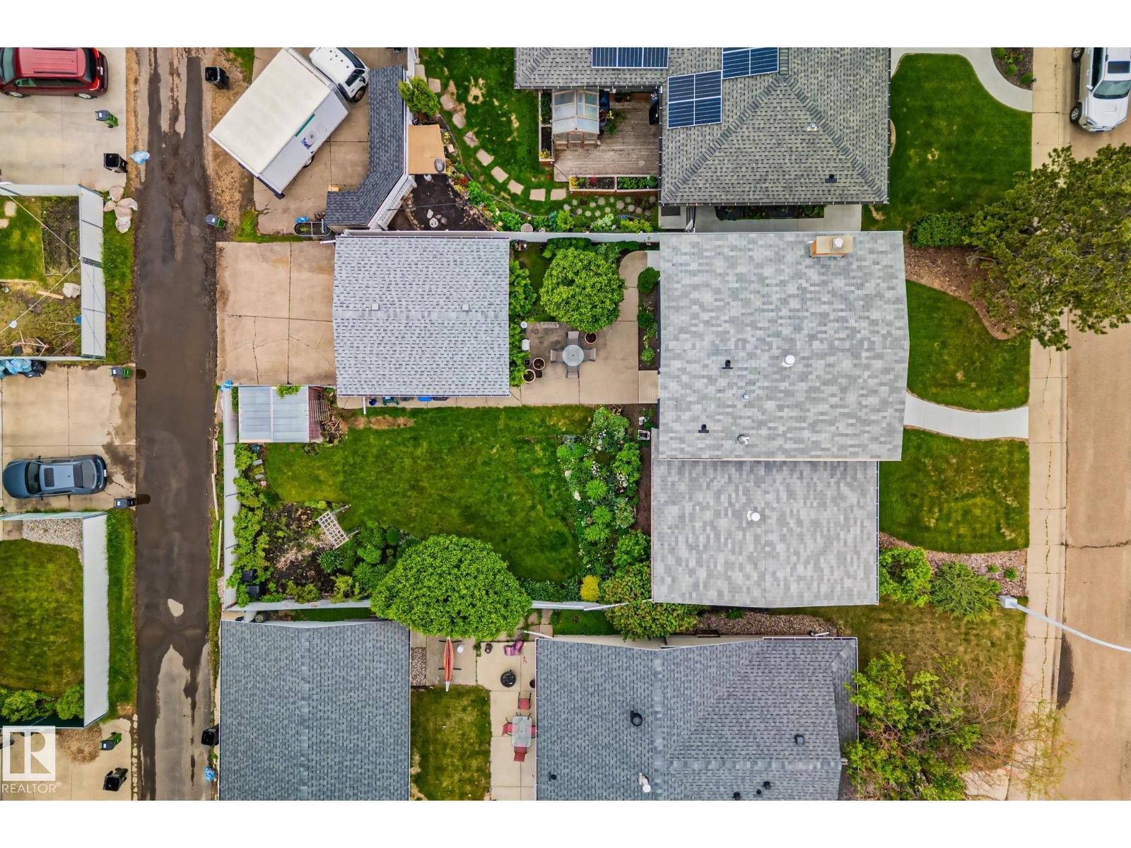 10715 33 AV NW - 36