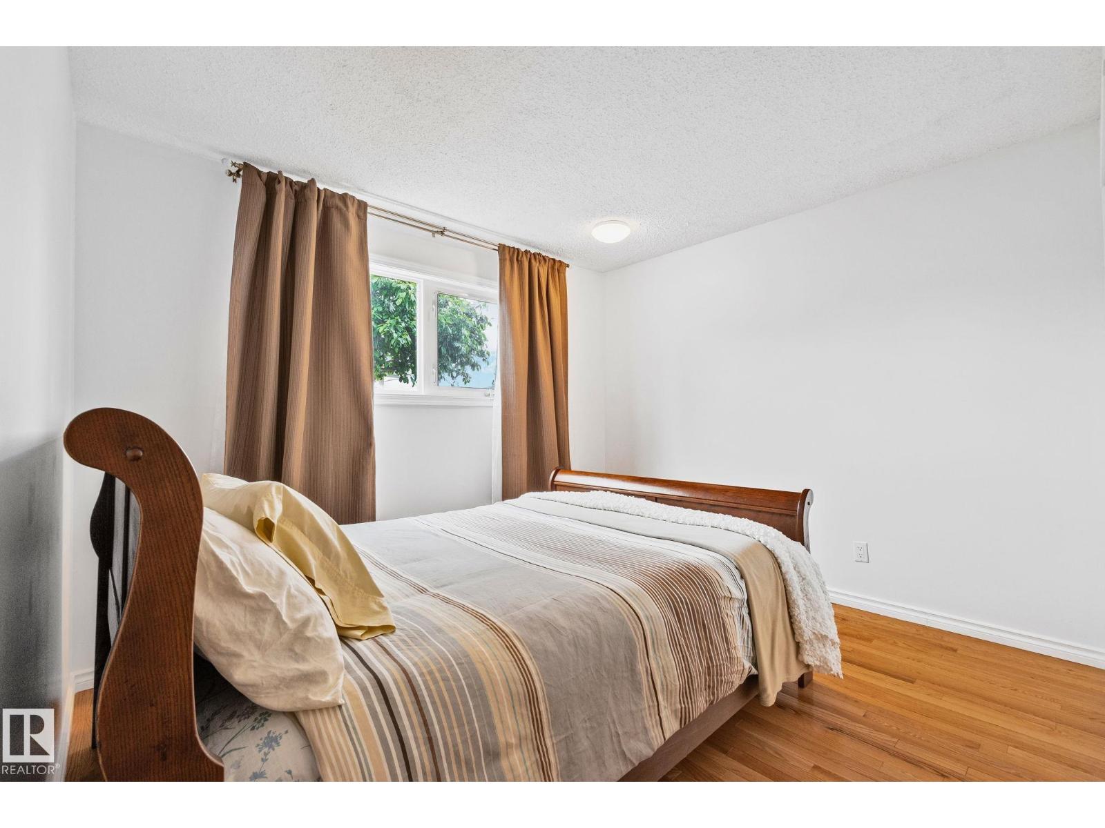 10715 33 AV NW - 21