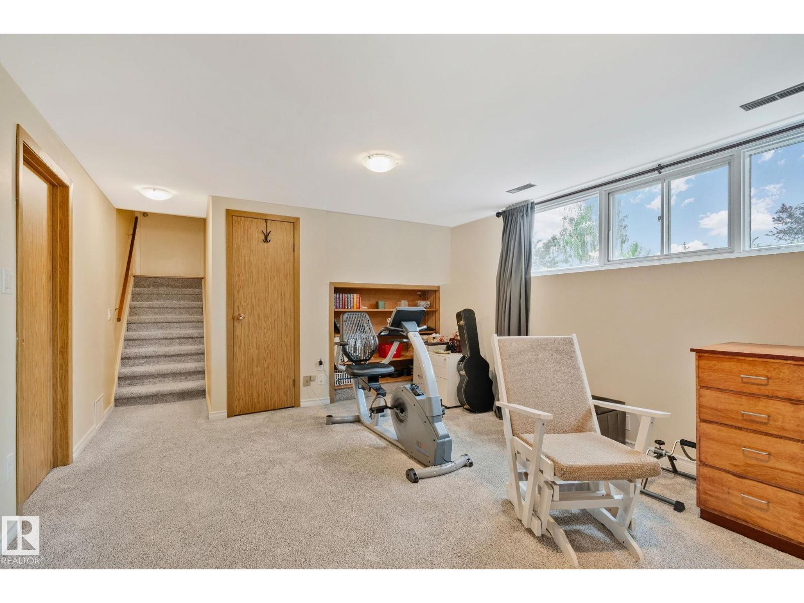 10715 33 AV NW - 28