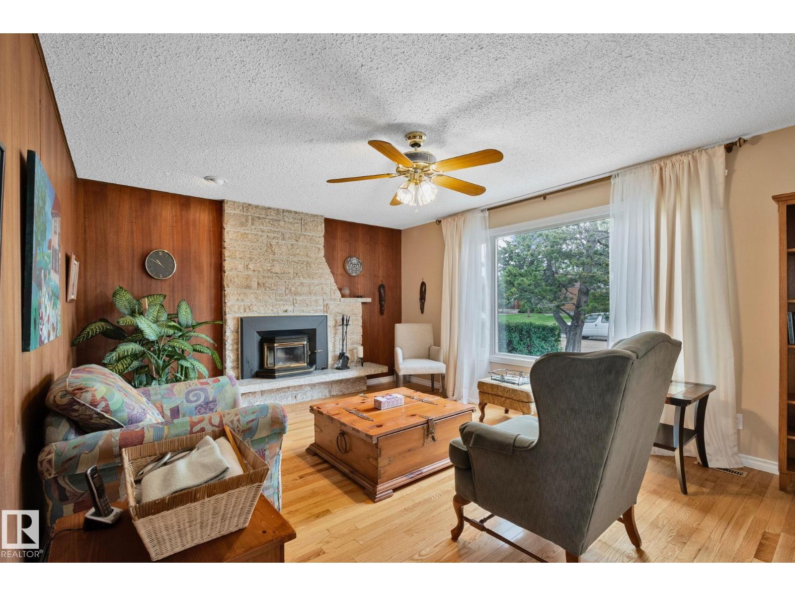 10715 33 AV NW - 25