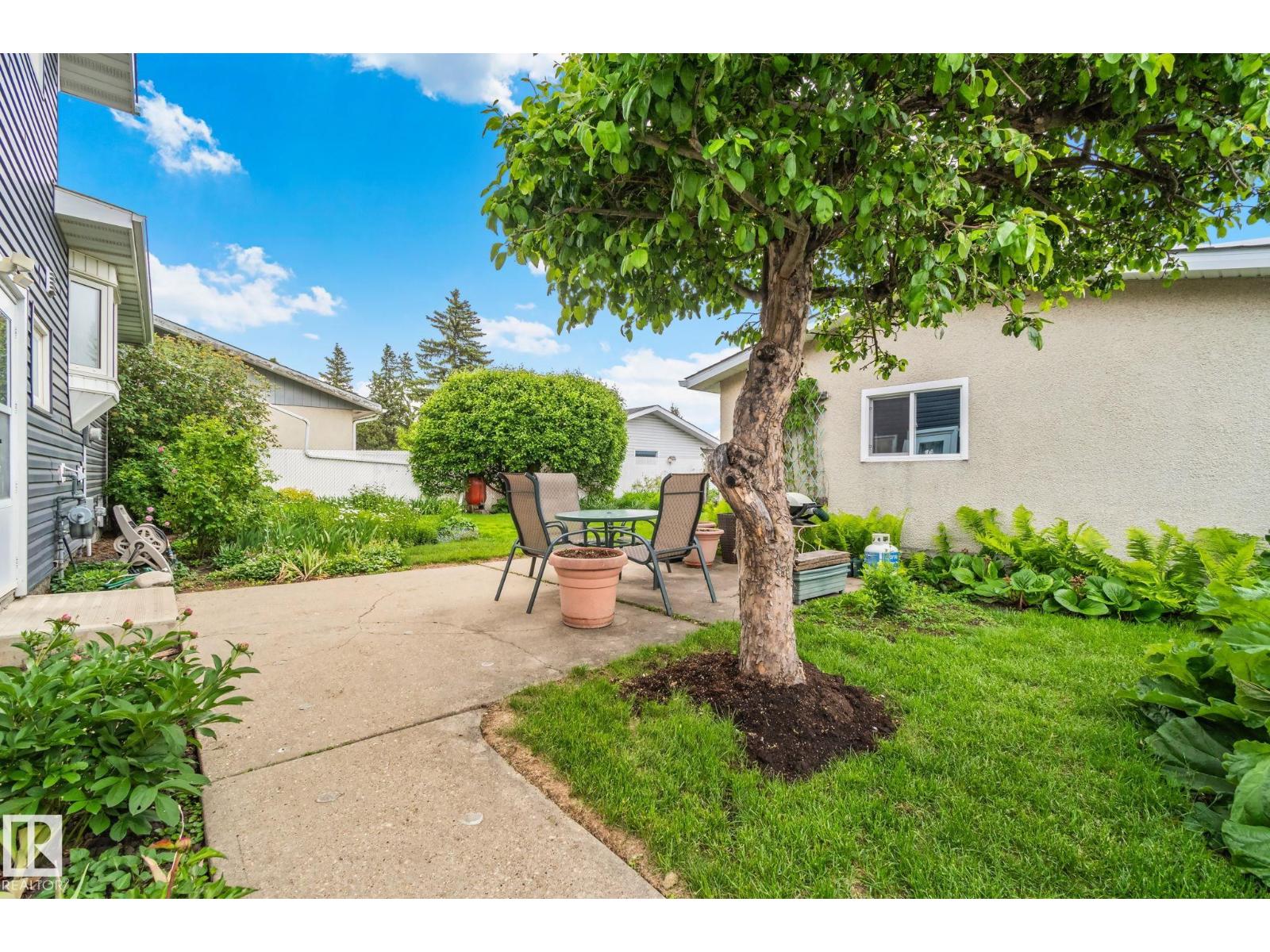 10715 33 AV NW - 35