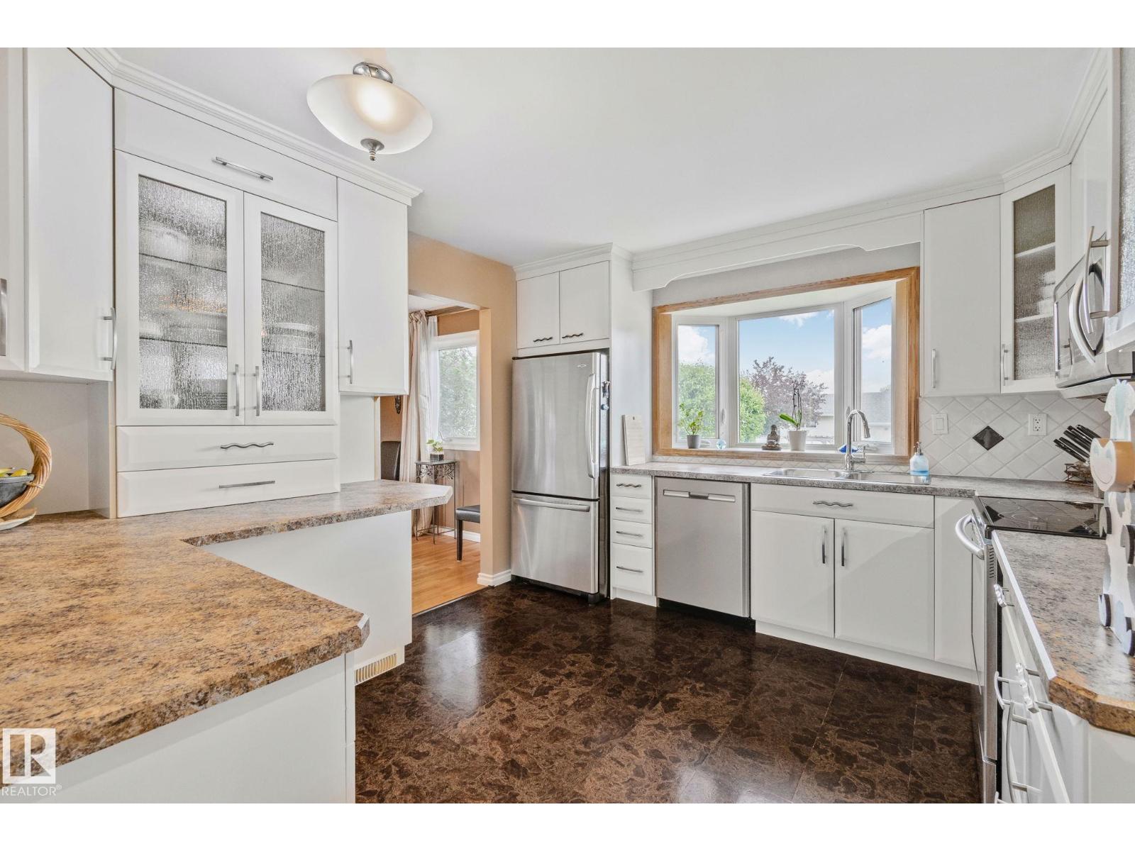 10715 33 AV NW - 9