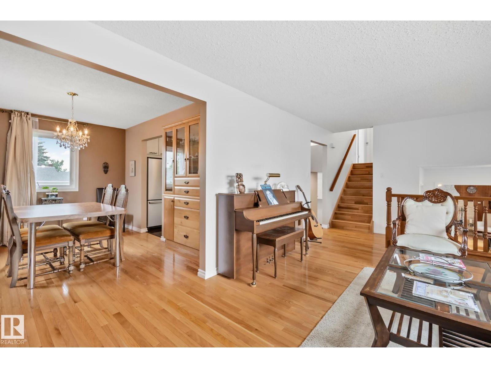 10715 33 AV NW - 6