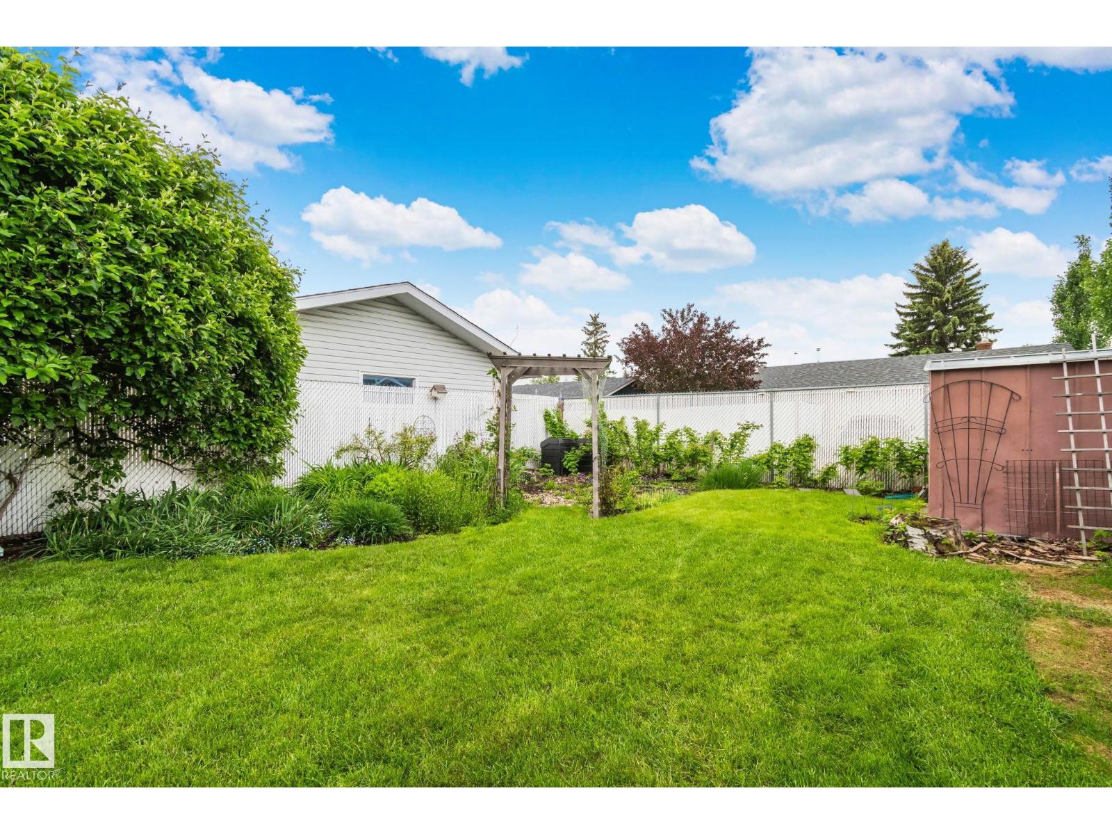 10715 33 AV NW - 32