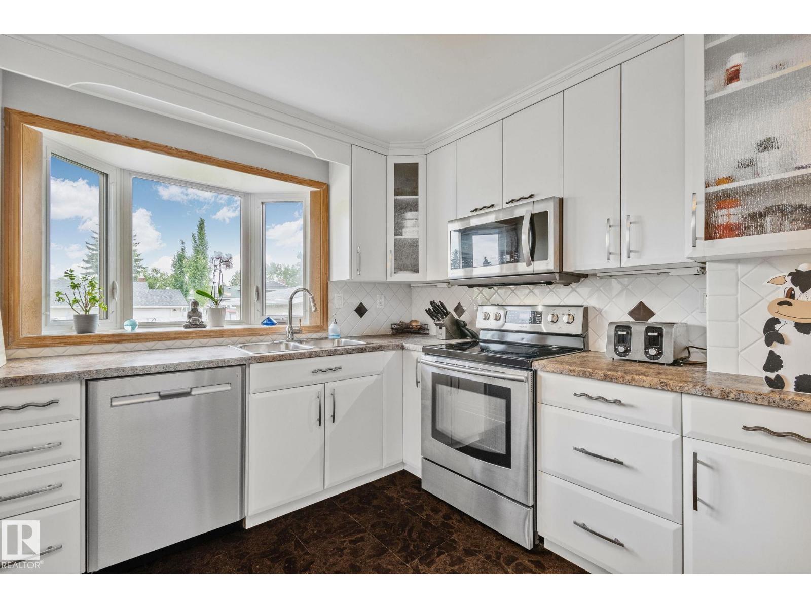 10715 33 AV NW - 8