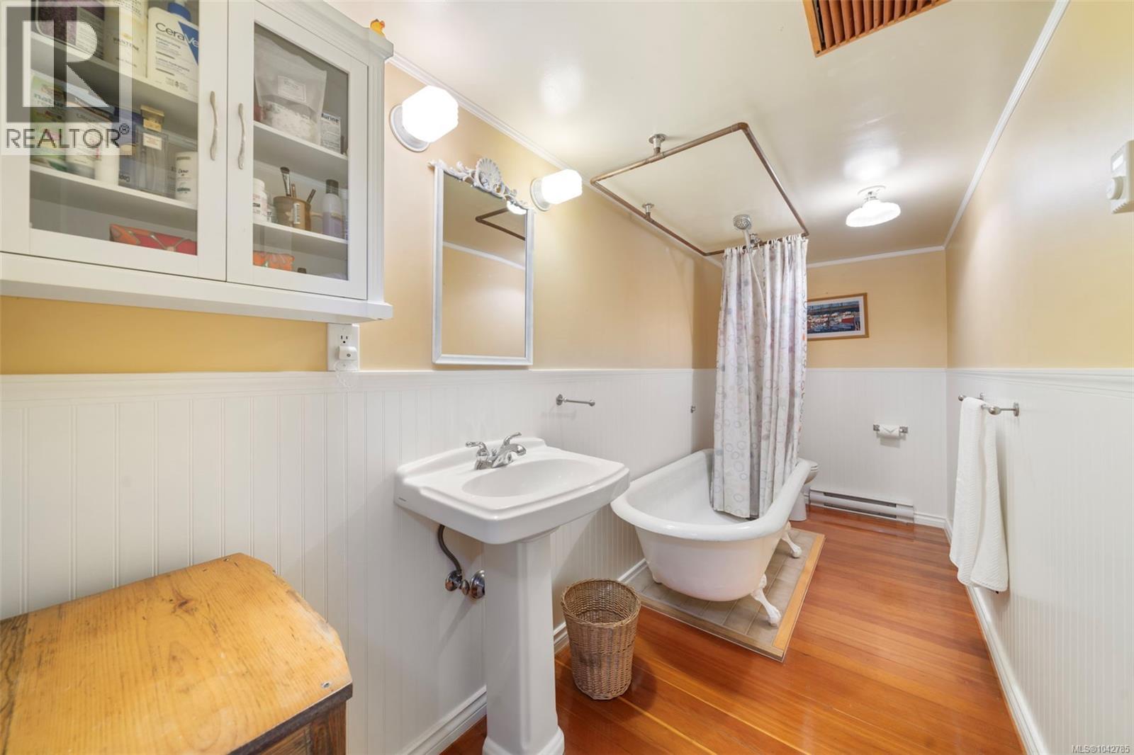 5932 West Saanich Rd - 15